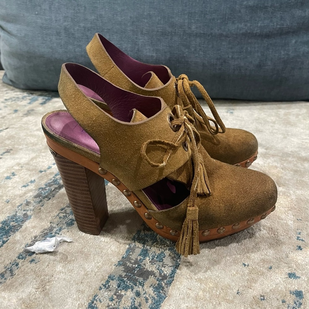 Coach poppy camel heel